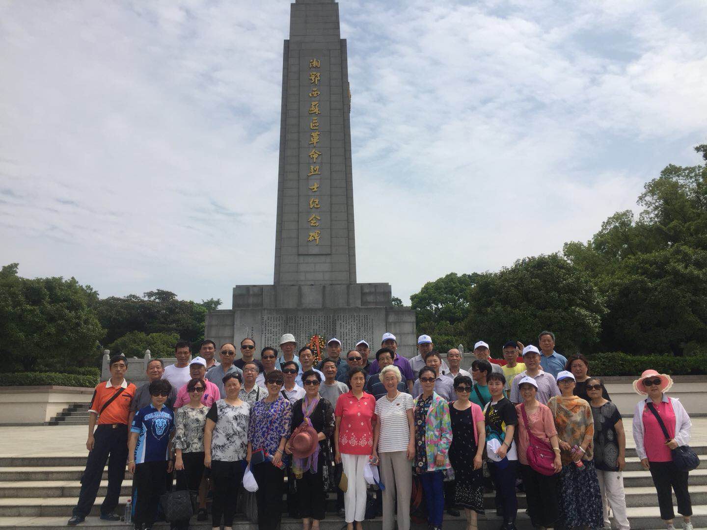 洪湖岸边忆英烈离退休处党总支组织党员和骨干赴洪湖开展主题党日活动