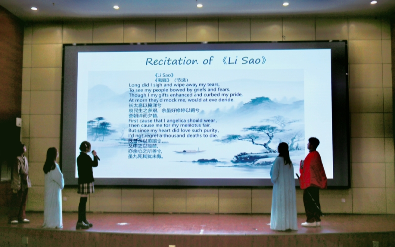 武汉轻工大学外国语学院举办了端午主题茶话会。